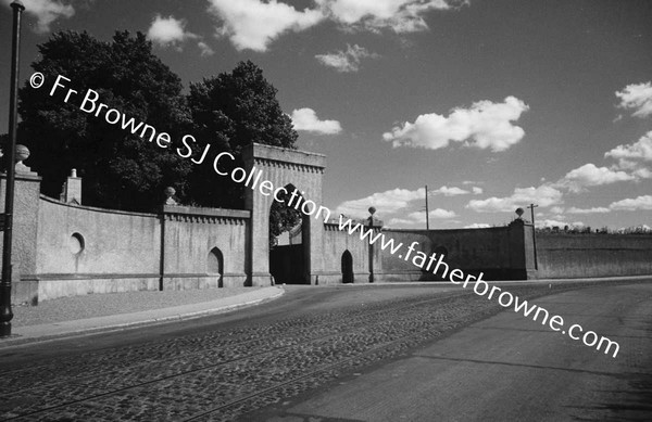 RATHFARNHAM CASTLE ENTRANCE GATE